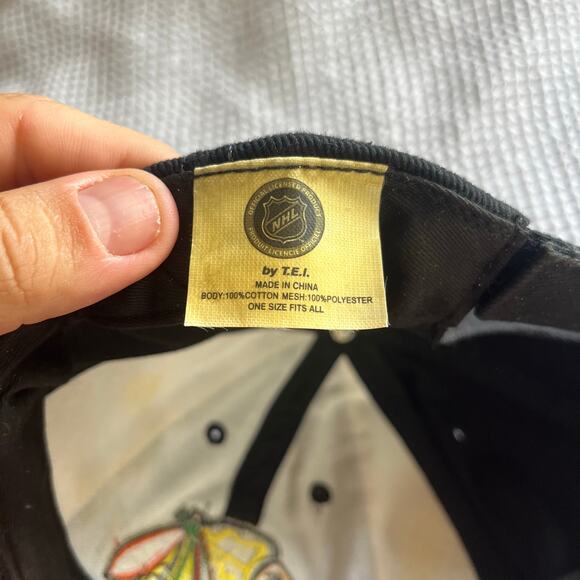 Vintage Chicago Blackhawks NHL Hat Black White Red Mesh Panel Cap - Picture 7 of 7